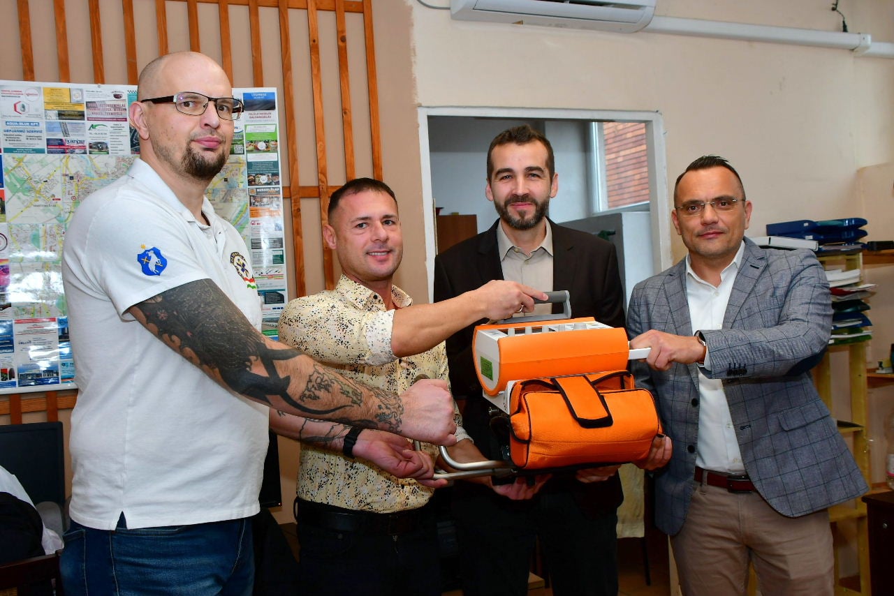 Új sürgősségi mentéstechnikai eszközökkel bővült a Szigetszentmiklósi Mentőállomás felszerelése