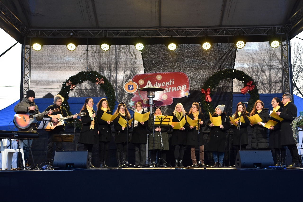 Meggyulladt az első adventi gyertya – közösen készültünk az ünnepre