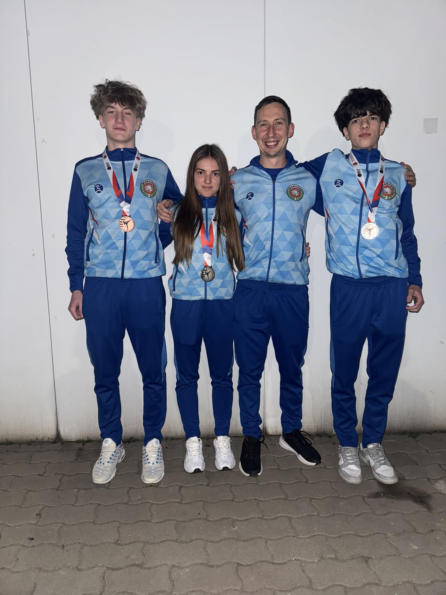 Dobogón a Kakusei SE versenyzői