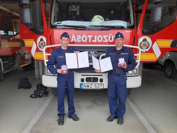 Bátorságért Érdemjelet kapott Mátyás Dénes Rudolf és Gergő Péter szigetszentmiklósi tűzoltó
