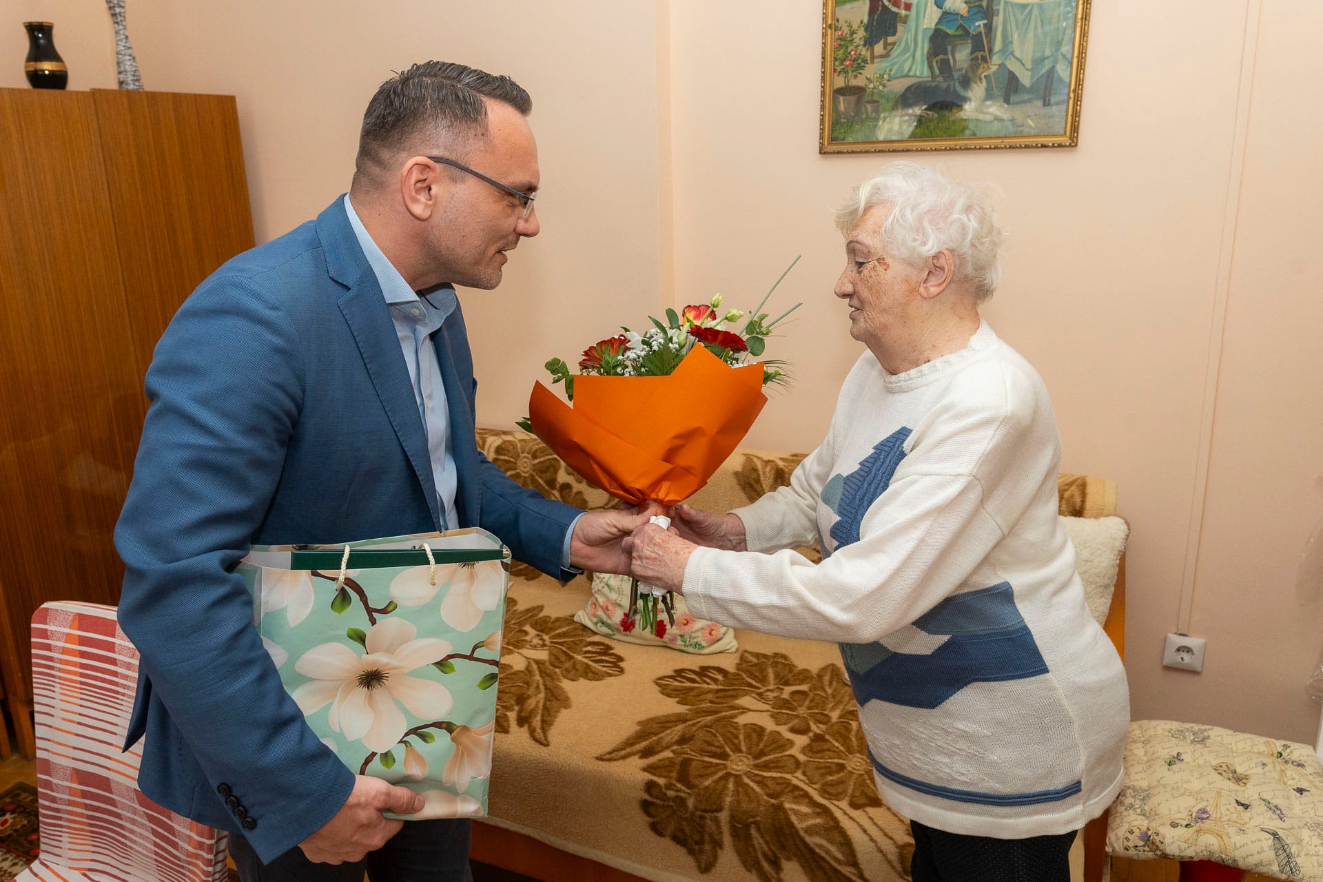 Eszter nénit 90. születésnapja alkalmából köszöntötte Nagy János polgármester úr