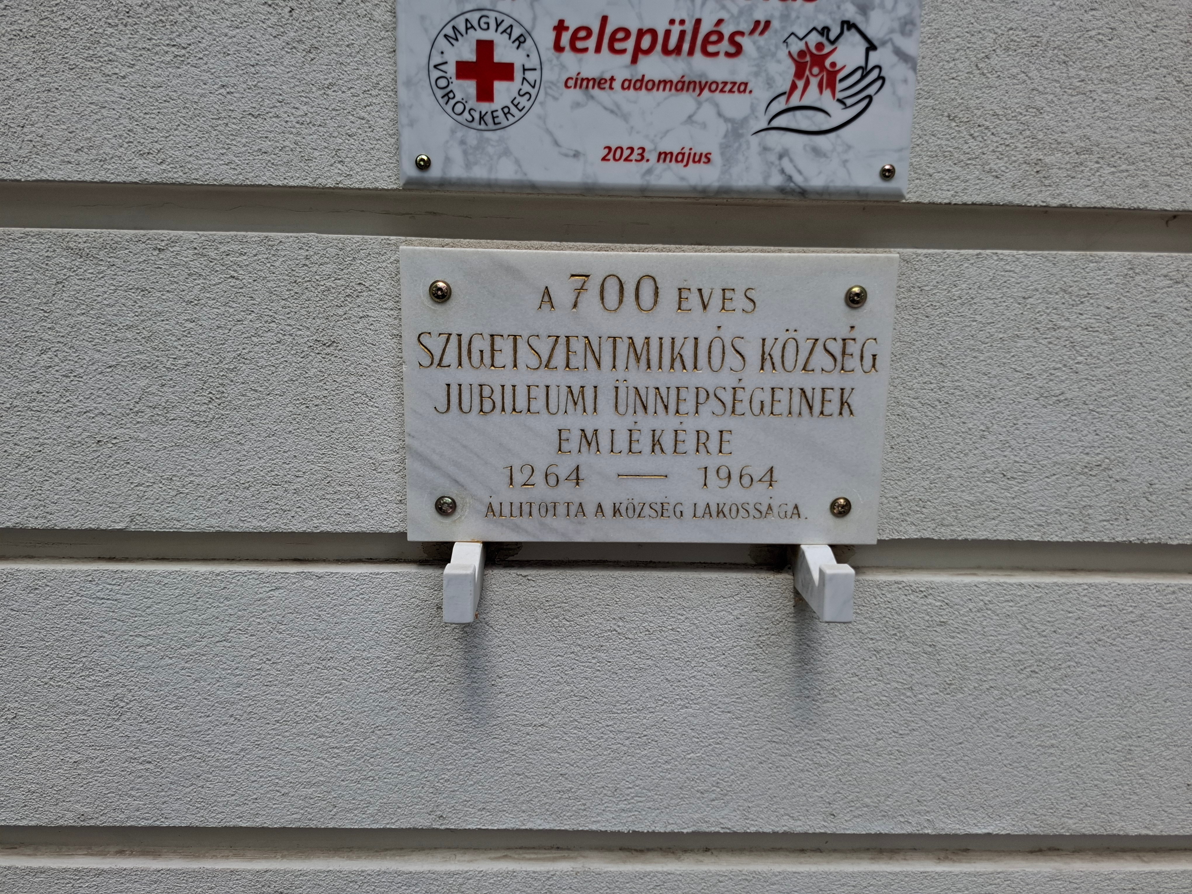 700 éves község emléktábla