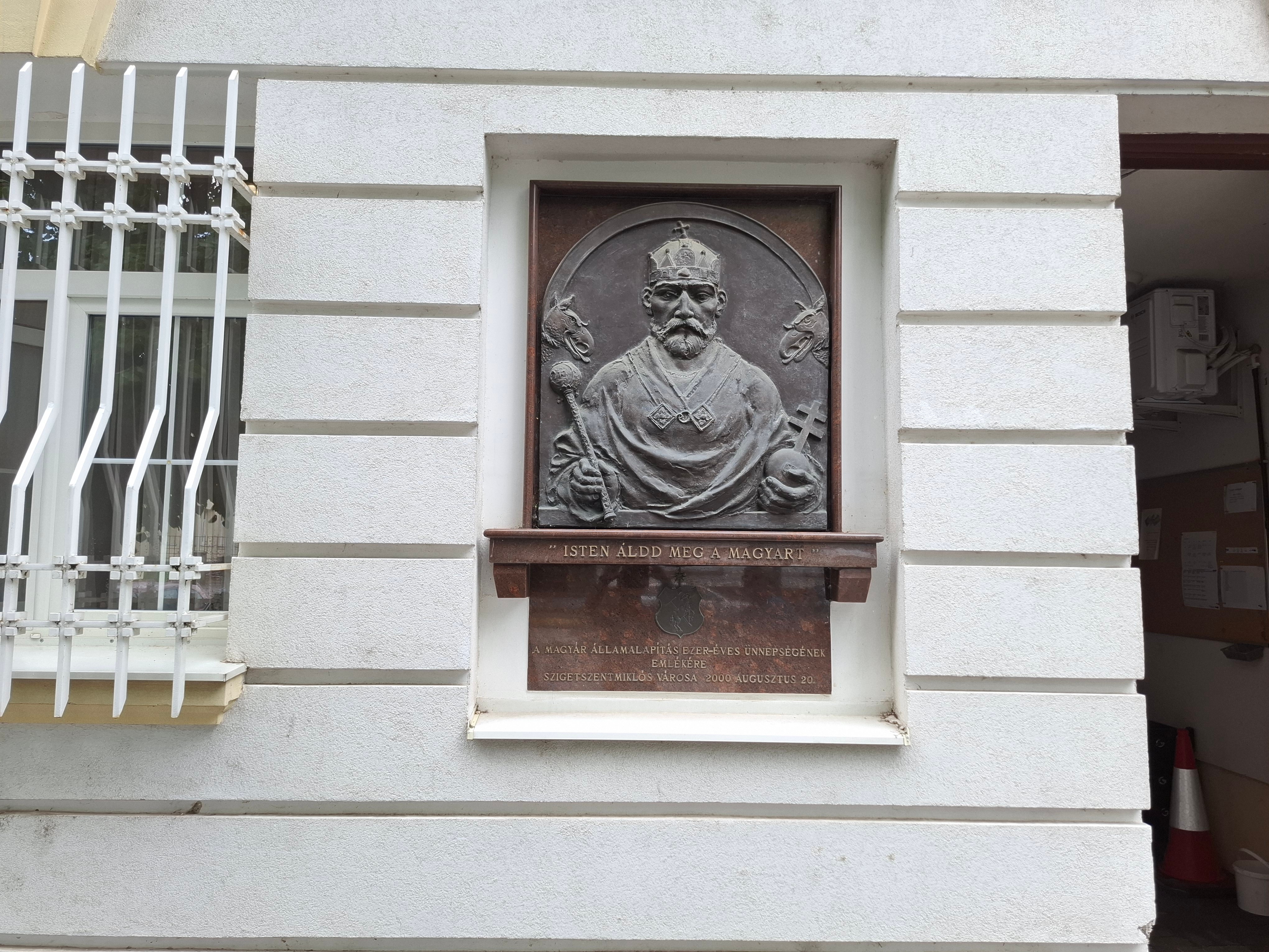 Szent István dombormű
