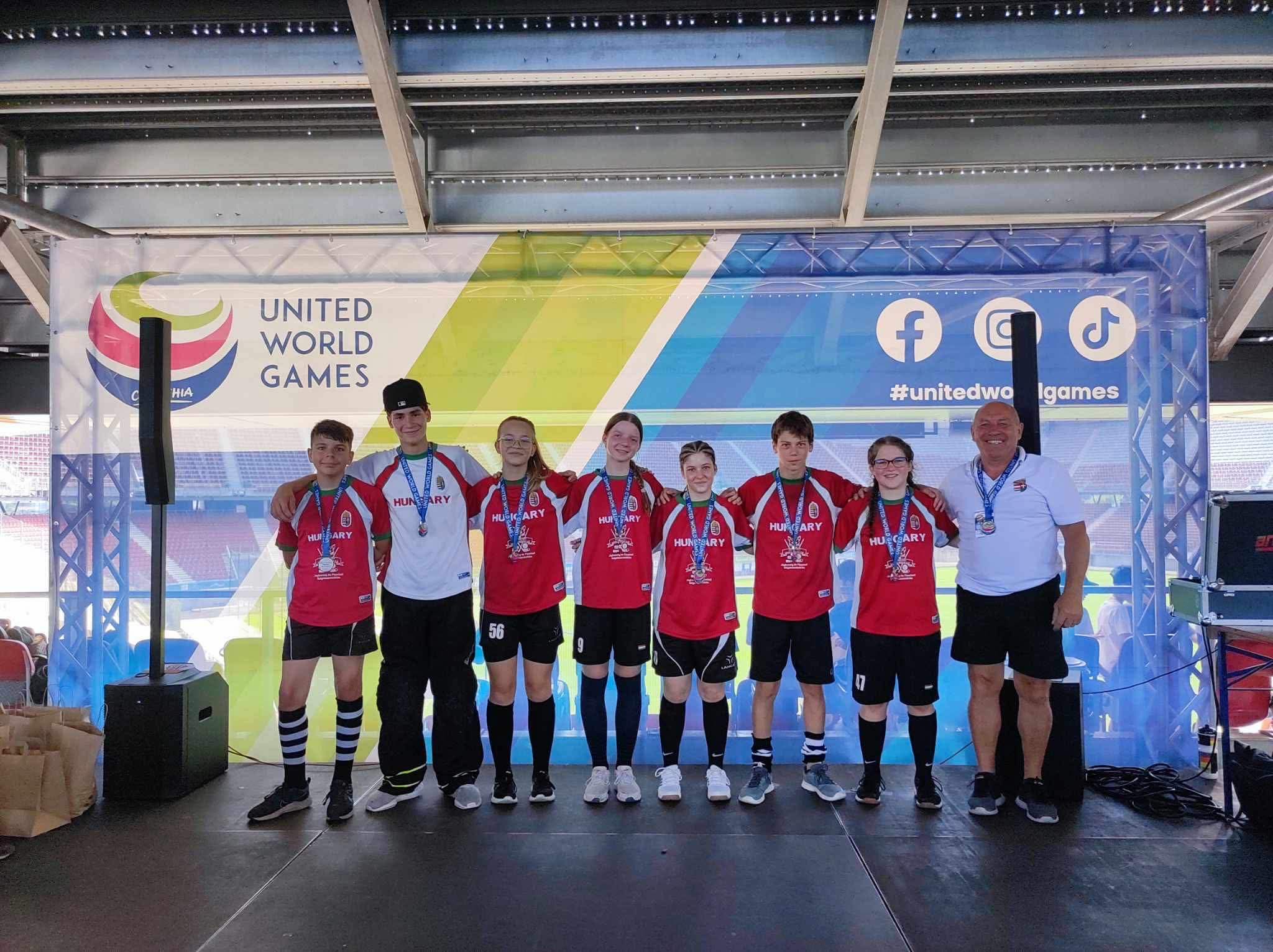 Ezüstéremmel tért haza az U13-as floorballcsapat az Egyesült Világjátékokról