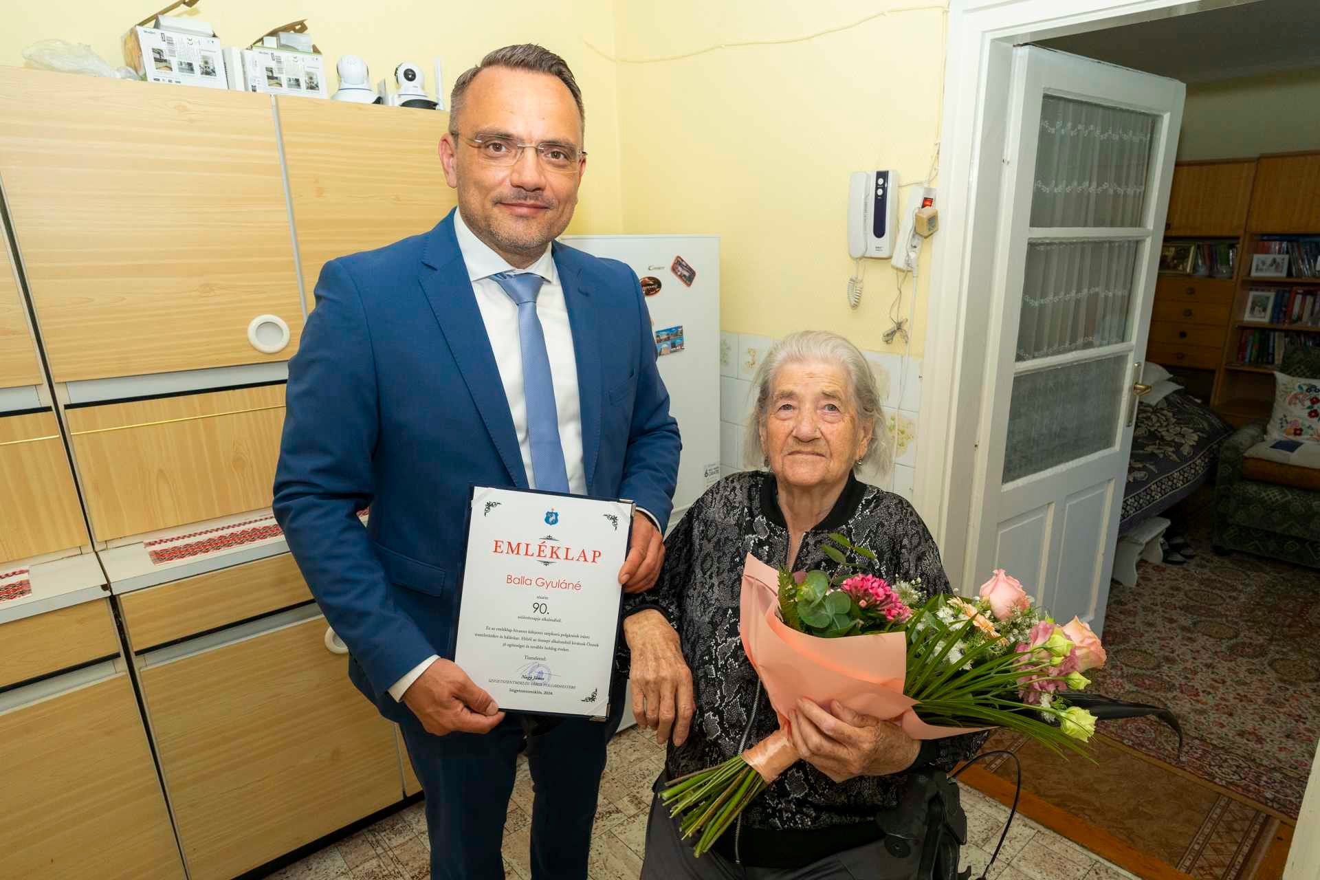 Balla Gyulánét 90. születésnapja alkalmából köszöntötte Nagy János polgármester.
